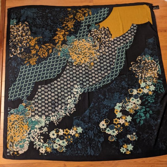 H&M Scarf - Picture 1 of 2